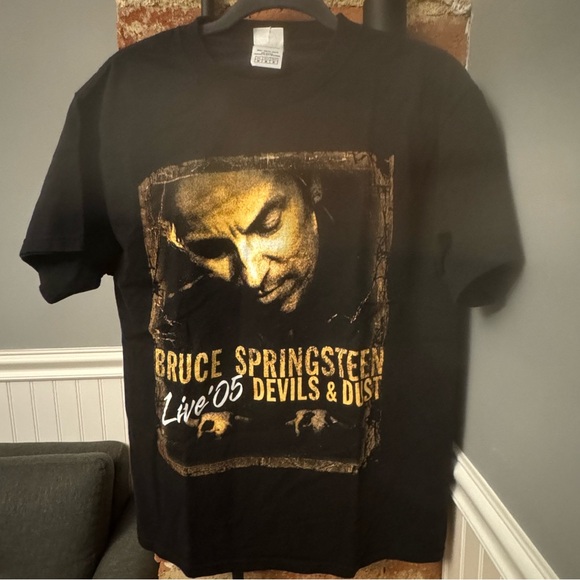 Bruce Springsteen Black Vintage 2005 Live Devils & Dust Tour Tshirt Size Medium - Picture 1 of 4